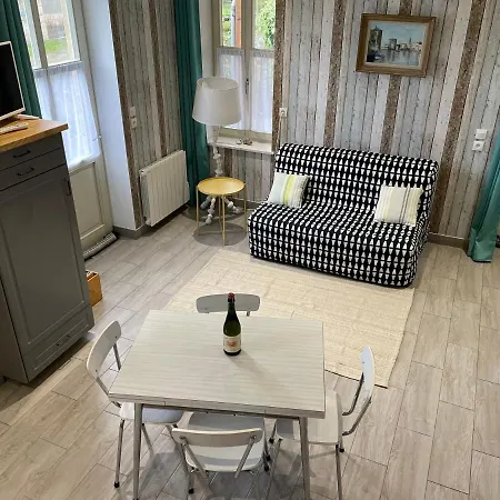 Le Clos Des Marronniers Douvres-la-Délivrande Exterior foto